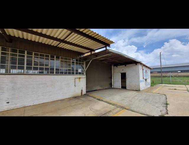 3,674M² WAREHOUSE FOR SALE IN AUREUS
